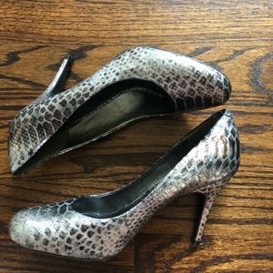 Size 8 Jessica Simpson Snake Pattern Heels
